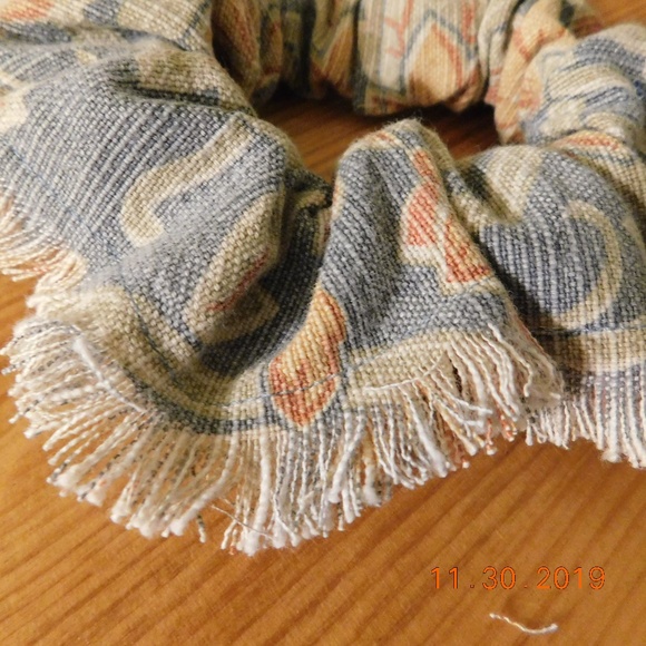 Floral Hair tie Scrunchie Handmaded Eco friendly♻️ - Picture 2 of 3